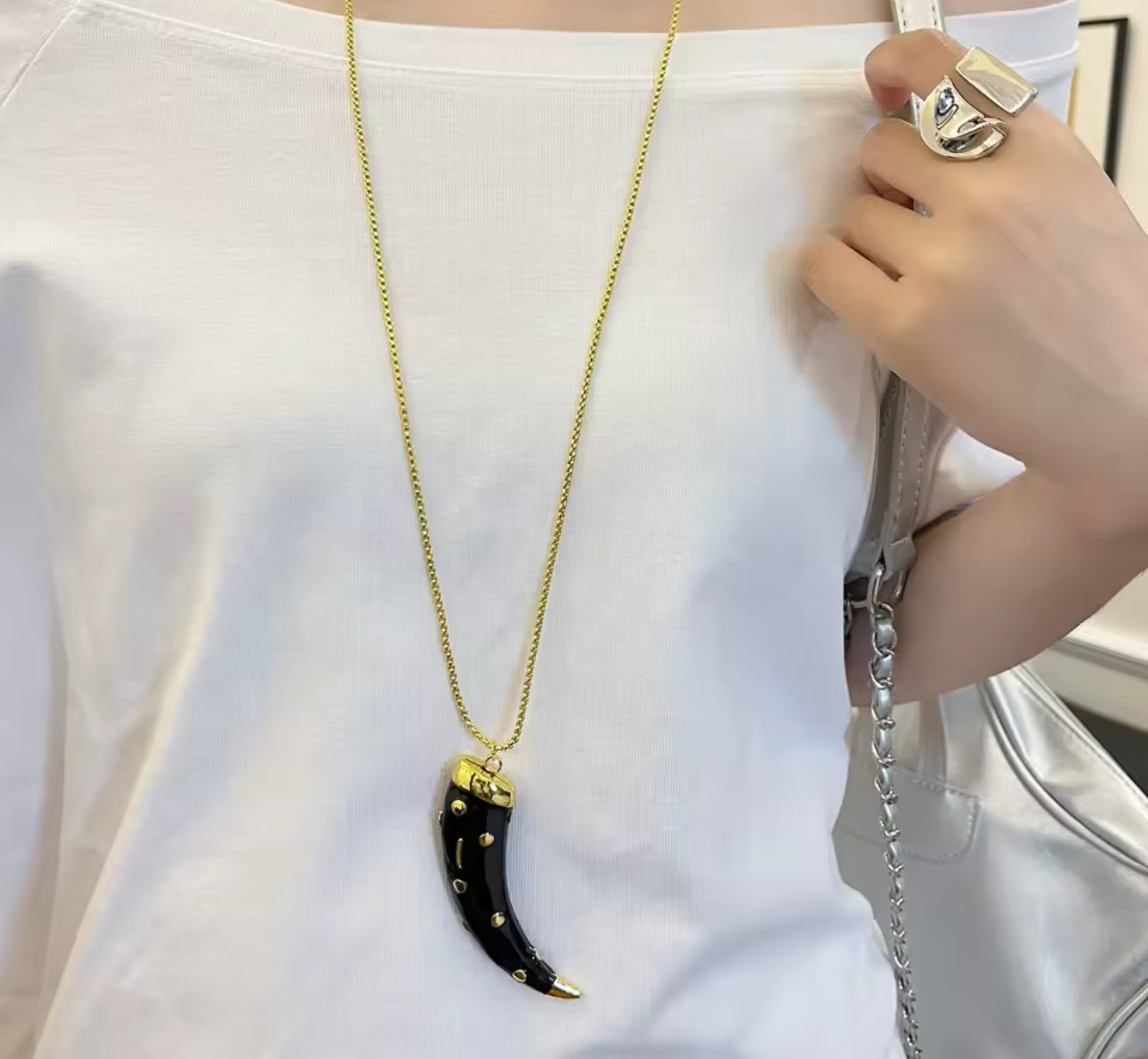 Collar cuerno