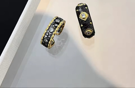 Anillo negro filo dorado