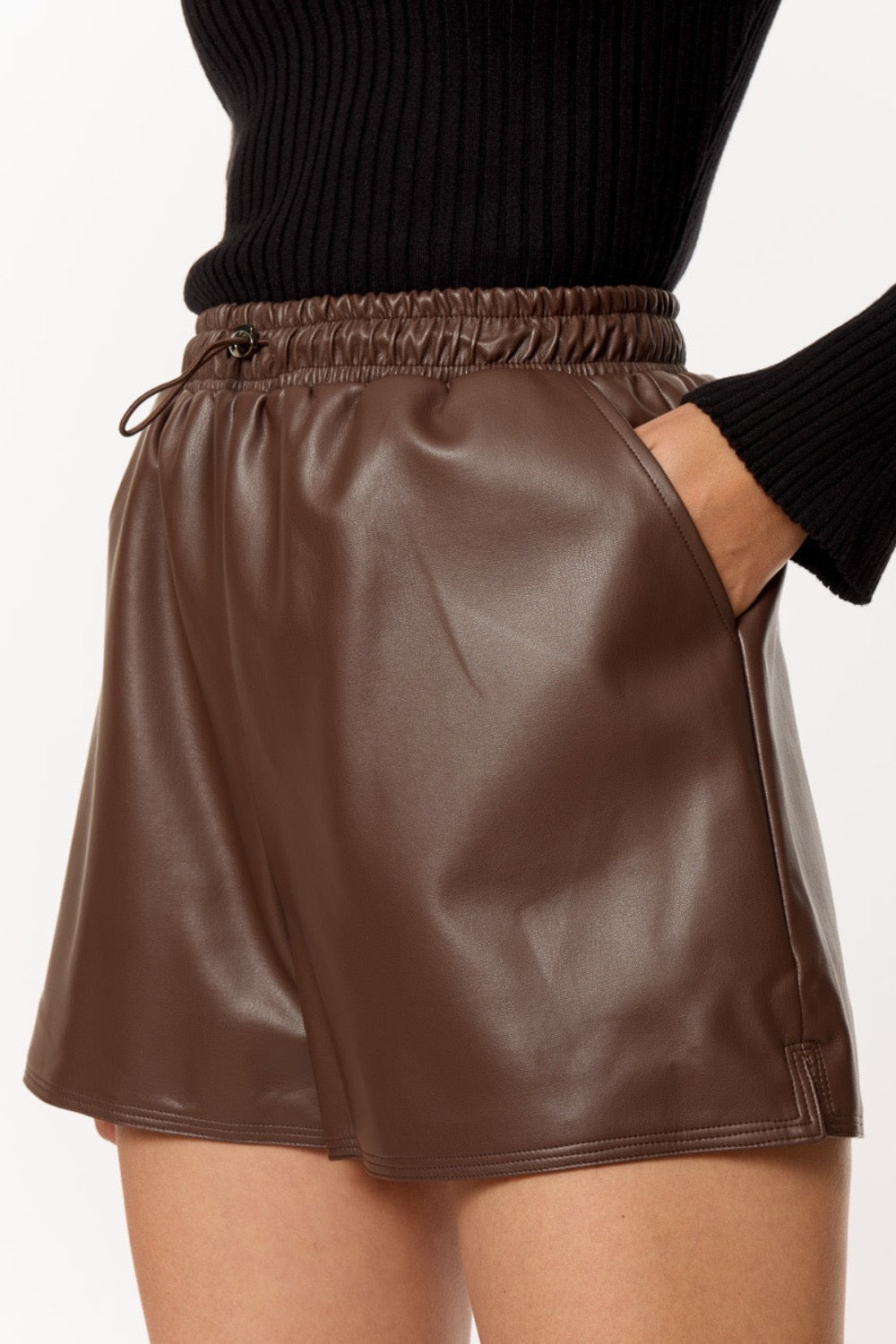 Short vinipiel café