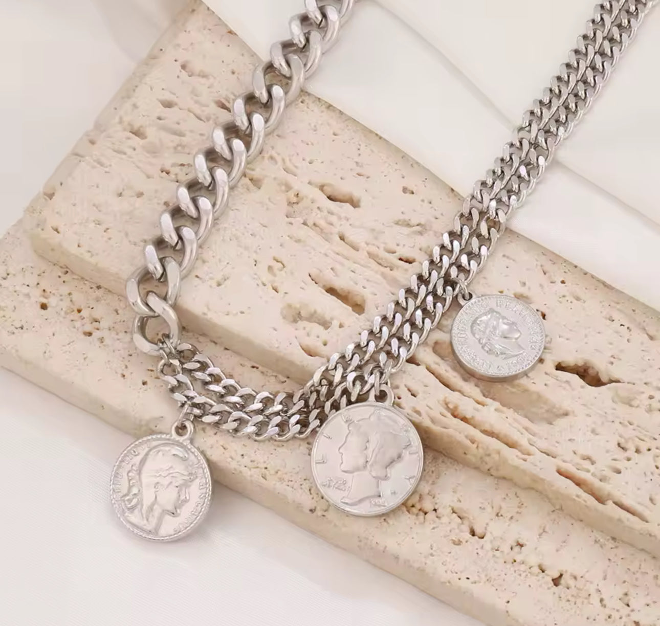 Collar 3 monedas