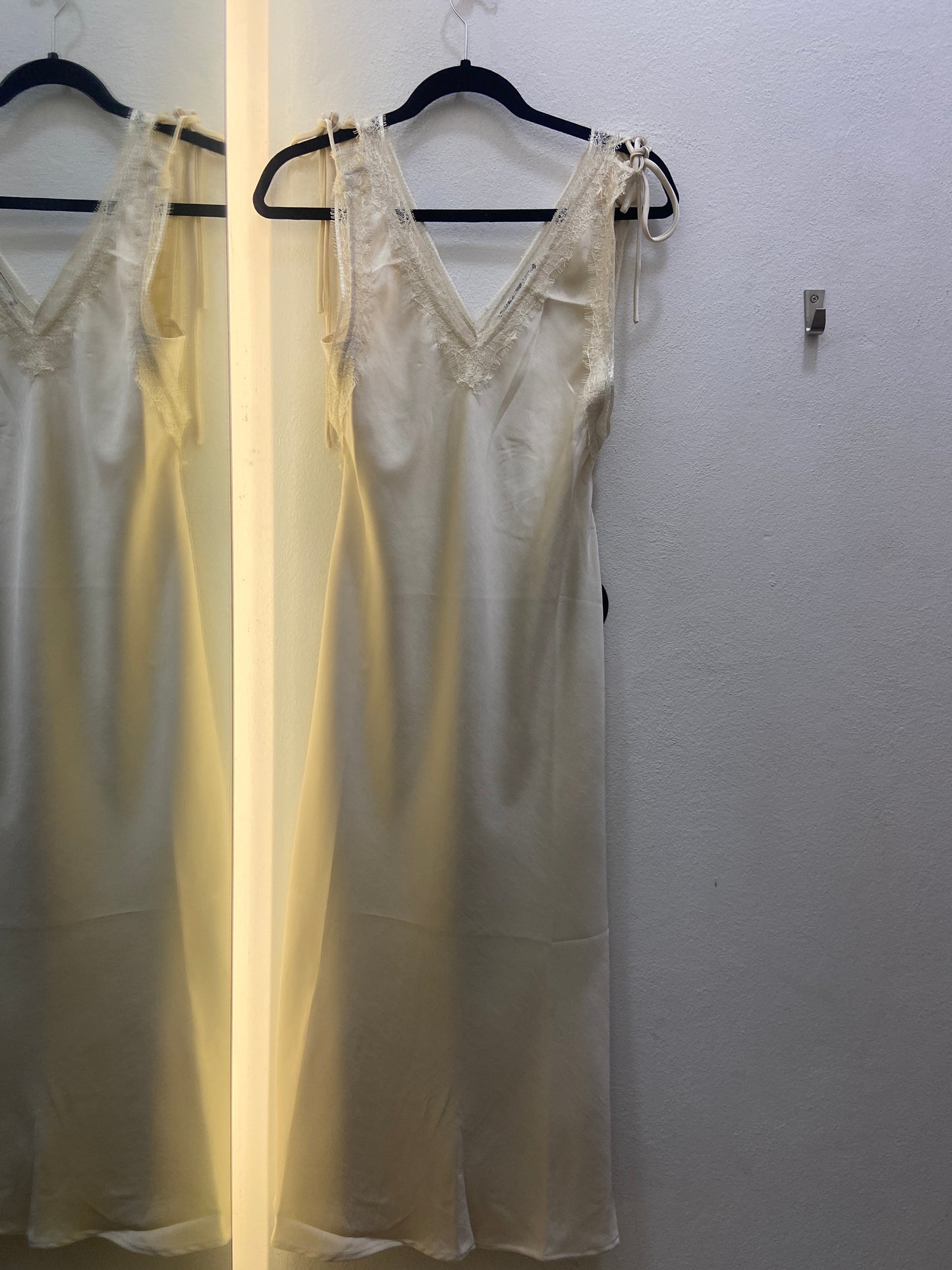 Vestido encaje verde y beige