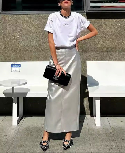 Falda plateada recta