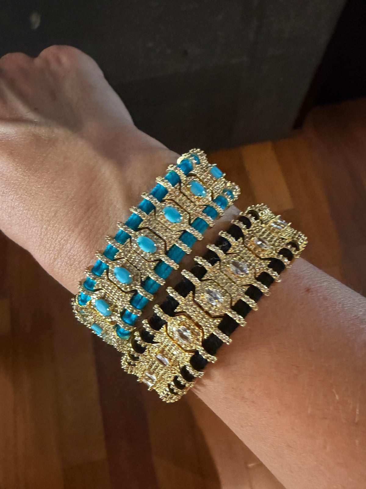 BRAZALETE BRILLOS DORADOS