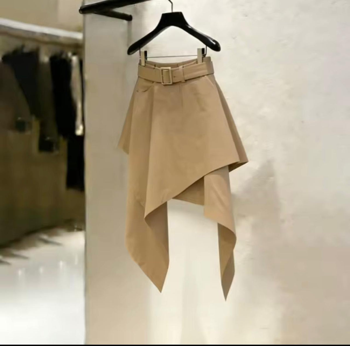 FALDA ASIMÉTRICA BEIGE
