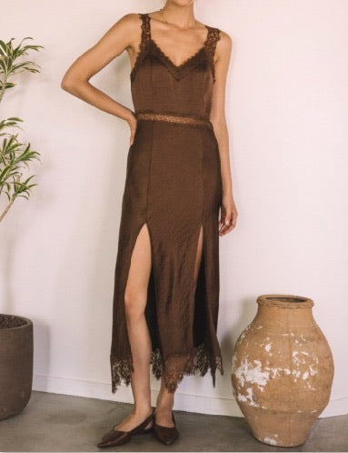 VESTIDO LENCERO CAFÉ
