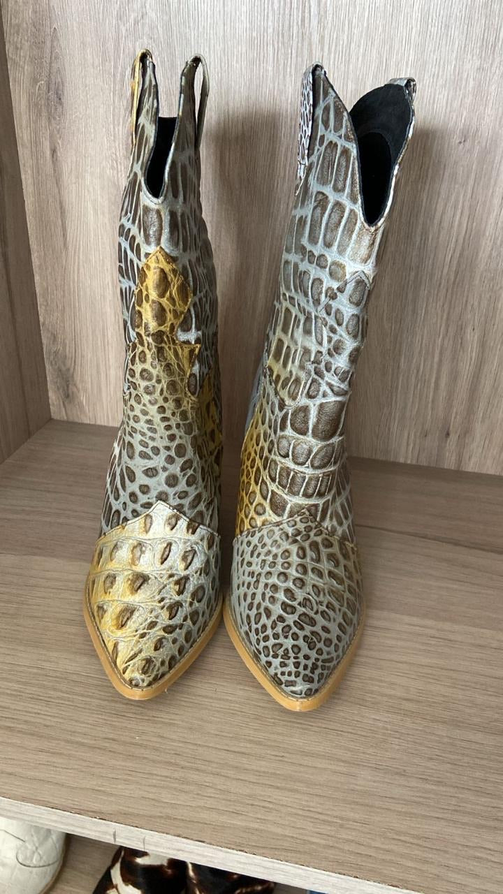 BOTA VÍBORA