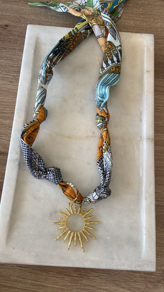 Choker con mascada
