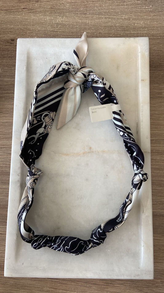 Collar mascada