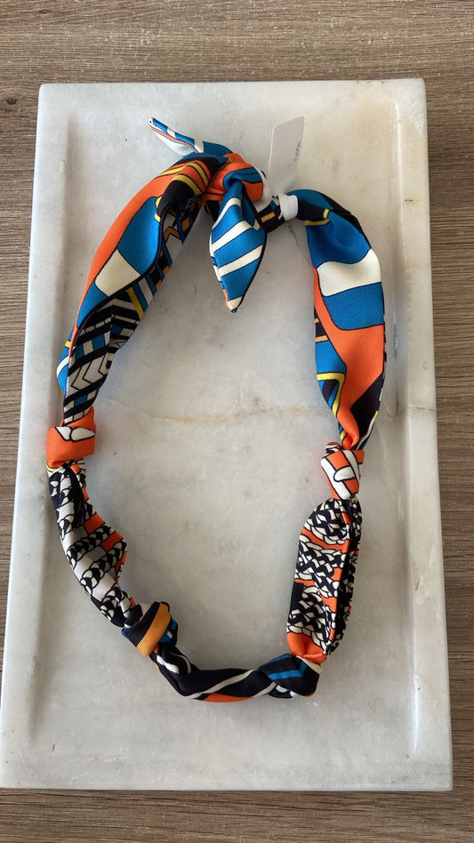 Collar mascada
