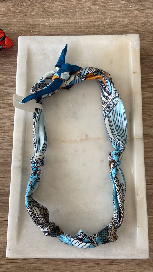 Collar mascada