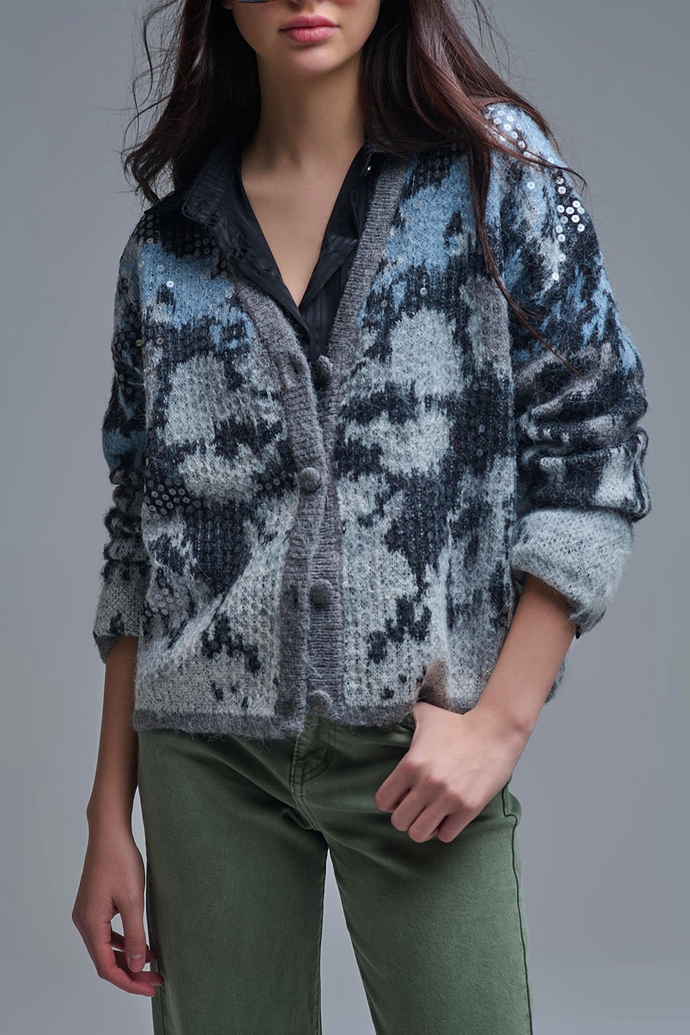 Suéter azul con gris